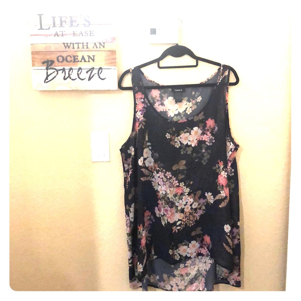 Torrid hi-low tunic in Navy and Floral
